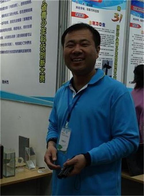 科技睿智,激发学生创造力——记朱瑞小学科学教师杜志宇
